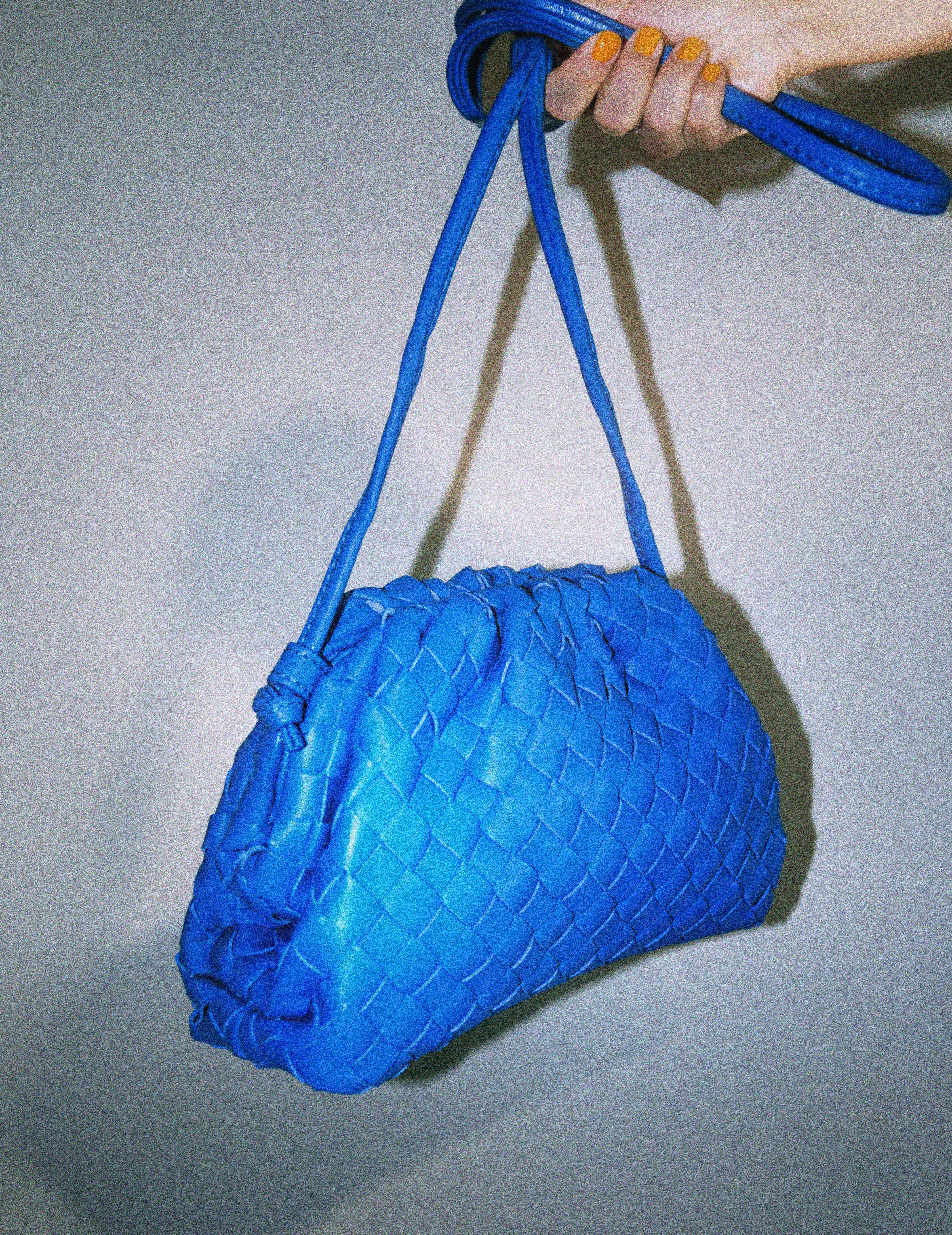 Bolso trenzado - Azul Klein