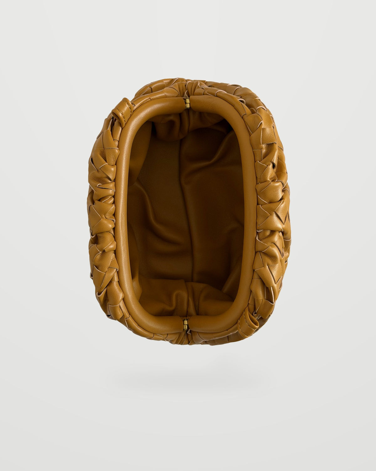 Bolso trenzado Nube camel